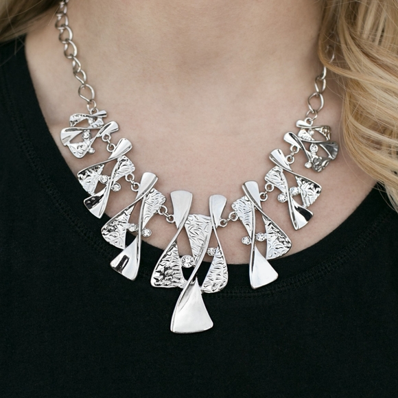 paparazzi Jewelry - Necklace & Earrings Set paparazzi Jewelry - Necklace & Earrings Set